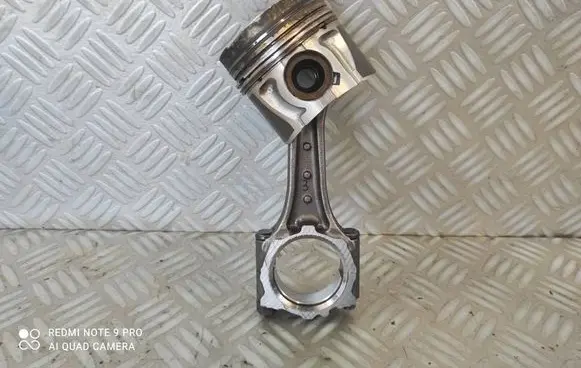 Opel Meriva B Piston with connecting rod 