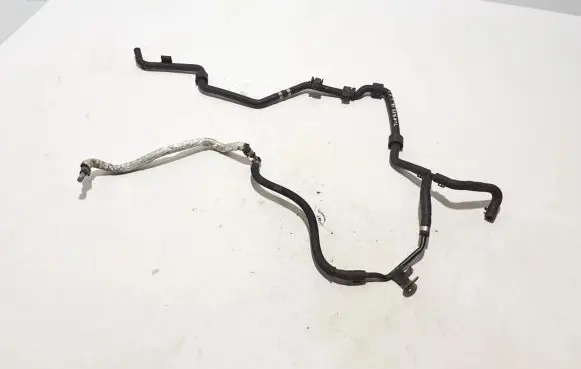 Volkswagen Touareg II Engine coolant pipe/hose 7P6122447M