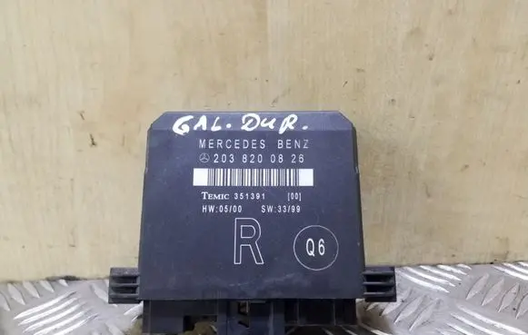 Mercedes-Benz C W203 Door control unit/module 2038200826