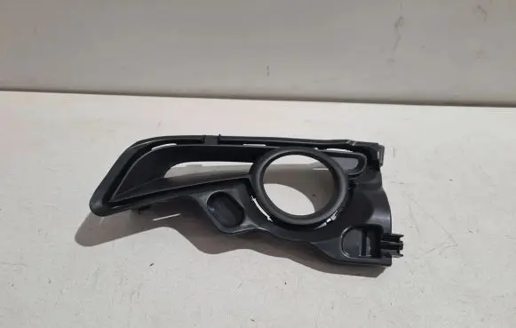 Toyota Highlander XU50 Front fog light trim/grill 814820E210