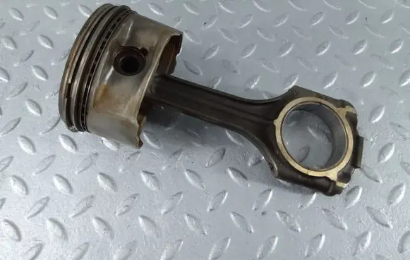 Mercedes-Benz E W211 Piston A1130300020 A1130300317 A1130303117