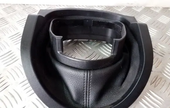 Steering wheel column trim