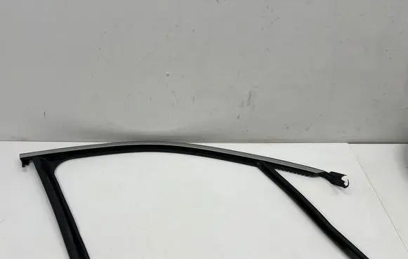 Fiat 600 Front door glass trim molding 