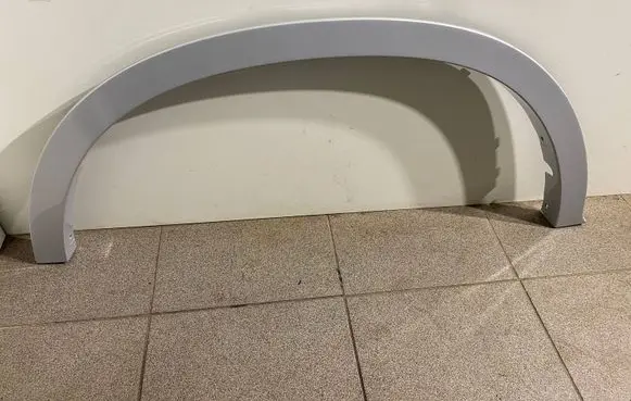 Rear fender molding trim