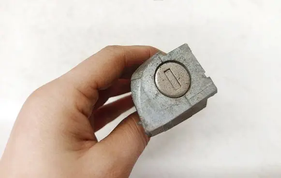 Volkswagen Golf VI Front door lock (next to the handle) 5K0837167A