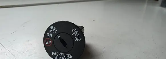 Opel Mokka Passenger airbag on/off switch 