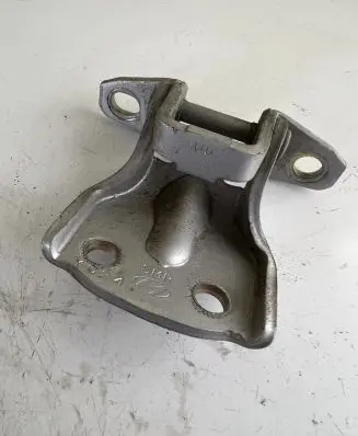 Hyundai Santa Fe Rear door lower hinge