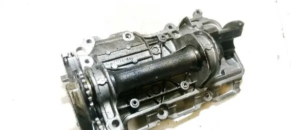 Volkswagen Polo IV 9N3 Oil pump 045103127D 045103331