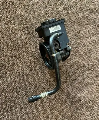BMW 1 E81 E87 Power steering pump 7693974