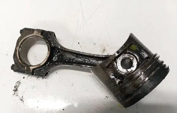 Renault Laguna I Piston with connecting rod 