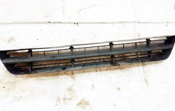 Ford Focus Front bumper lower grill
