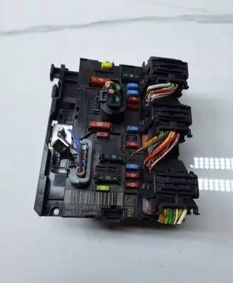 Citroen C4 I Picasso Fuse module 9661086980