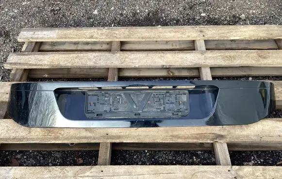Tailgate trim