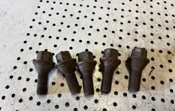 Renault Trafic III (X82) Nuts/bolts 