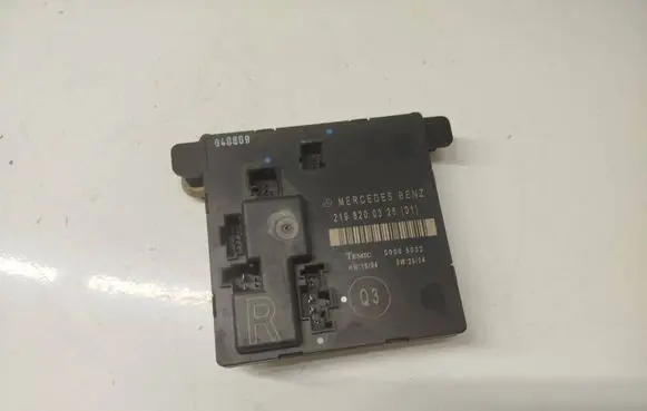 Mercedes-Benz CLS C219 Door control unit/module 2198200326