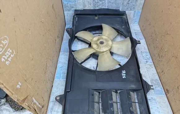 Toyota Yaris Electric radiator cooling fan 122710805