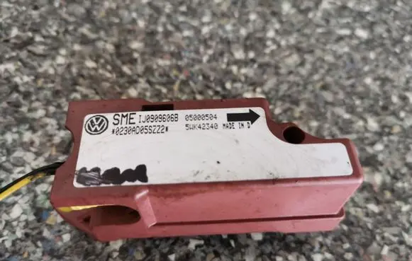Volkswagen PASSAT B5 Airbag deployment crash/impact sensor 1J0906606B 5WK42340