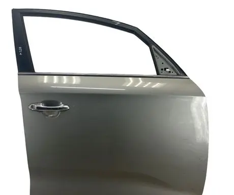 KIA Carens III Front door 