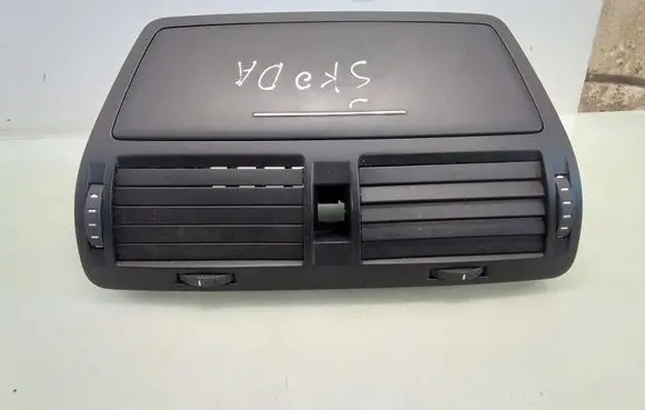 Skoda Octavia Mk2 (1Z) Dash center air vent grill
