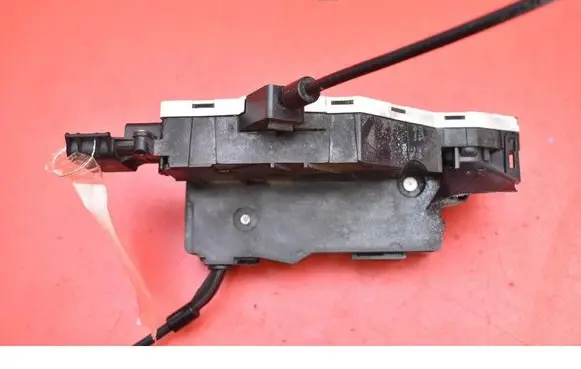 Peugeot 207 CC Front door lock 24090816
