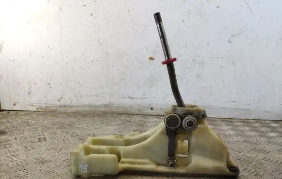 Toyota Avensis T220 Gear shifter/selector