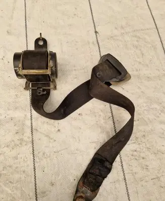 Ford Maverick Rear seatbelt E90416105
