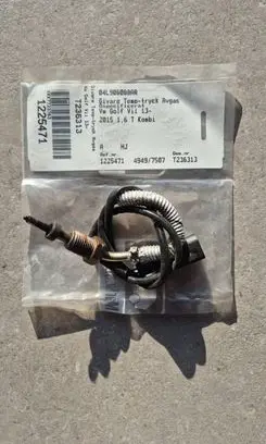 Volkswagen Golf VII Exhaust gas temperature sensor 04L906088AR 1225471 49497507