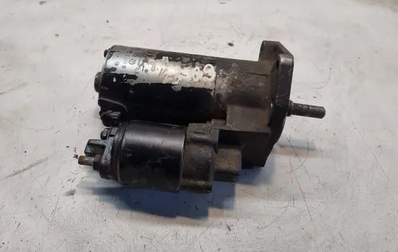 Volkswagen Golf III Starter motor 0001112027 036911025