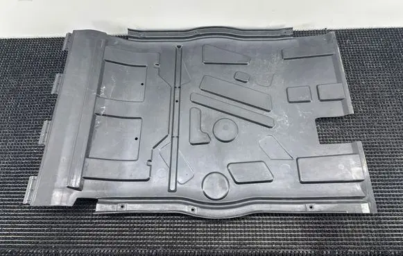 Mercedes-Benz Vaneo W414 Rear bumper underbody cover/under tray A4146981430 A4146981230 A4146982330