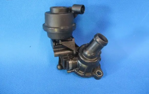 Engine coolant pipe/hose