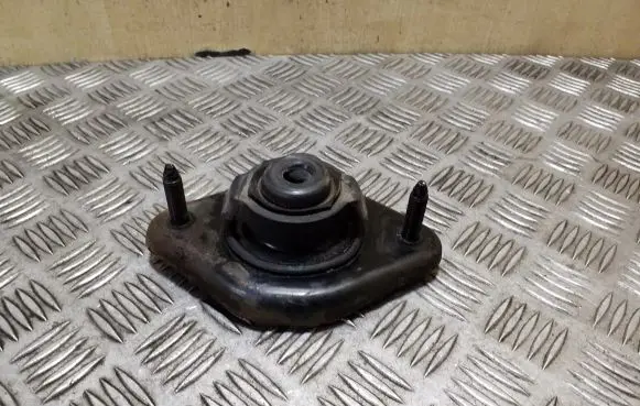 Honda CR-V Front shock absorber mounting bracket 