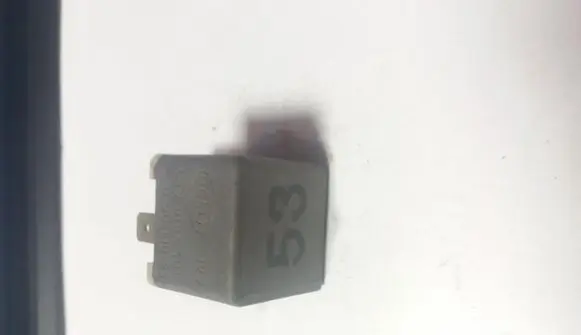 Volkswagen PASSAT B5 Other relay 141951253B