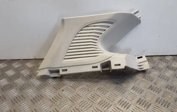 Ford Focus (C) pillar trim BM51N280C47A