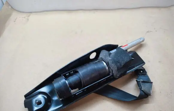 Volvo V70 Front seatbelt