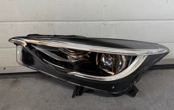 Infiniti Q30 Headlight/headlamp 260605DA2A 90070681