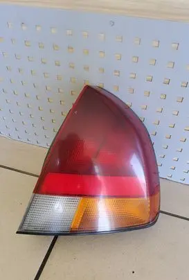Mitsubishi Carisma Rear/tail lights