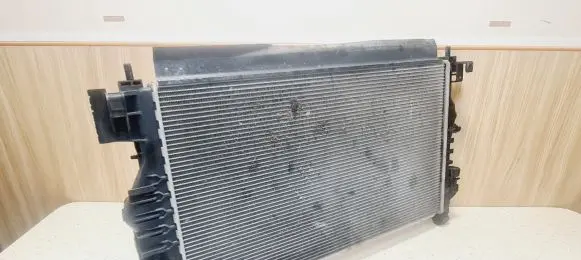 Opel Astra J Coolant radiator 13393983 3034B 8135