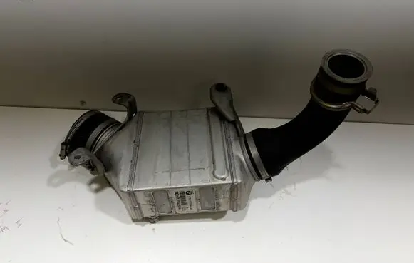 BMW 5 F10 F11 Intercooler radiator 7575404 7575408 7575402