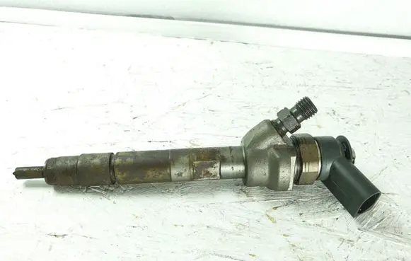BMW 1 E82 E88 Fuel injector 850690202