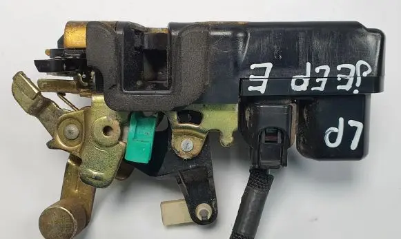 Jeep Grand Cherokee (WK) Front door lock