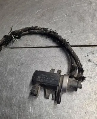 Volkswagen PASSAT B5 Turbo solenoid valve 72190320