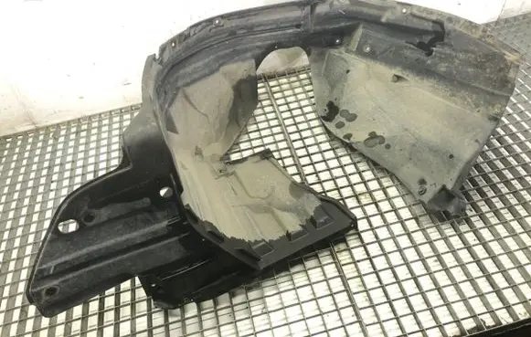 Front wheel arch liner splash guards