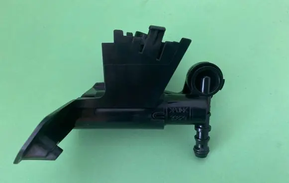 Headlight washer spray nozzle