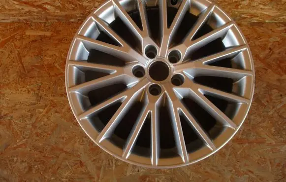 R18 alloy rim