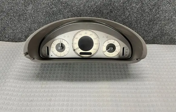 Mercedes-Benz CLK A209 C209 Speedometer (instrument cluster) A2095400147 2095400147