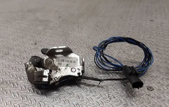 Mercedes-Benz Vito Viano W447 Loading door lock A6397400635
