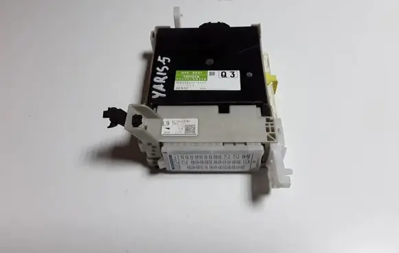 Toyota Yaris Fuse module 892210D110