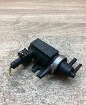 Audi A3 S3 8L Turbo solenoid valve 1H0906627 96T302 WithPlug