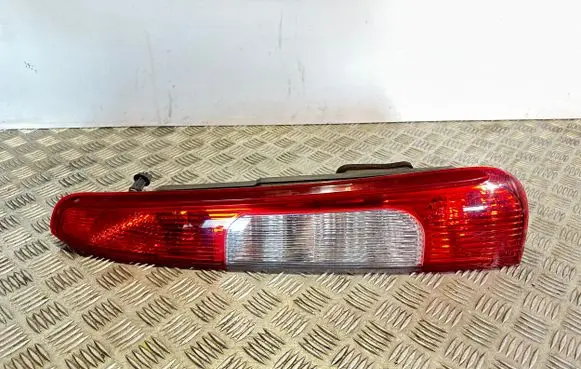 Ford C-MAX I Rear/tail lights 3M5113A602AA 3M5113N411AA