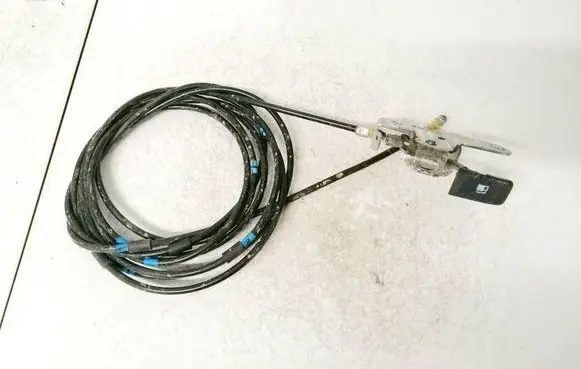 Mazda 5 Fuel tank opening switch 